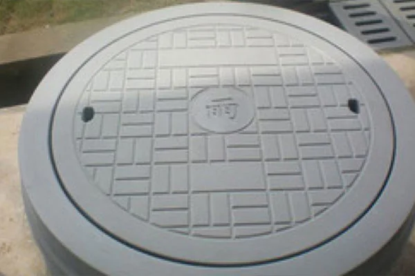 Concrete manhole frame and patterned circular cover